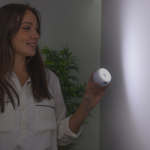 LLUM LED AMB SENSOR DE MOVIMENT - Imatge 4